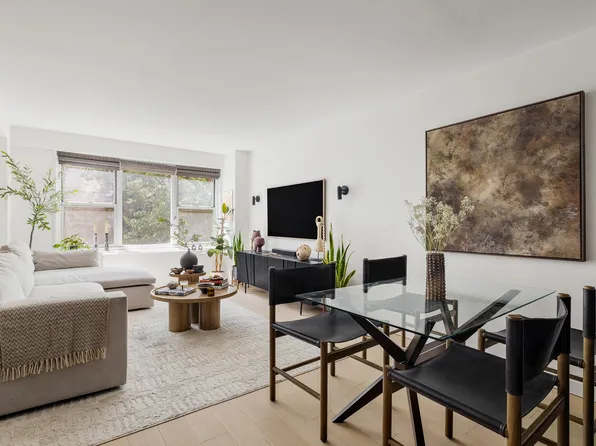33 Greenwich Avenue image 1 of 9