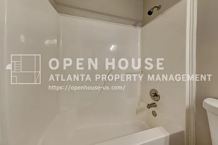 70 Leighs Grove Way — Photo 15