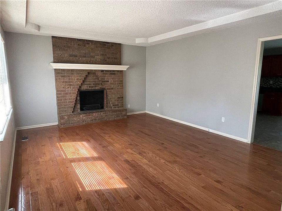 704 Cosby St, Liberty, MO 64068 Zillow