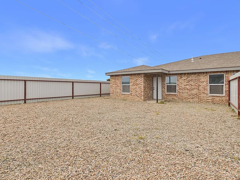 1125 Caprock St — Photo 2