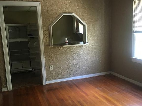3rd image of 739 Ellwood Ave APT 3