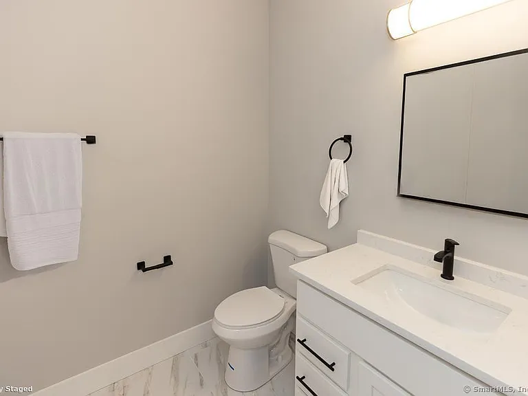 300 Harbour Close #B-34 — Photo 17