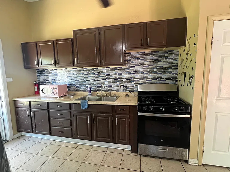 16549 Winchester Ave — Photo 3