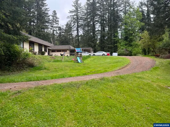 1712 N Nye St, Toledo, OR 97391