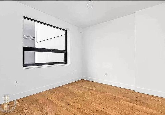 5th image of 499 Evergreen Ave #2C
