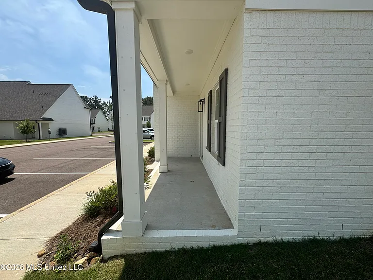 701 Southview Dr — Photo 7
