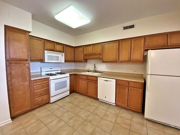 5th image of 1 N Beacon Ave Unit 709