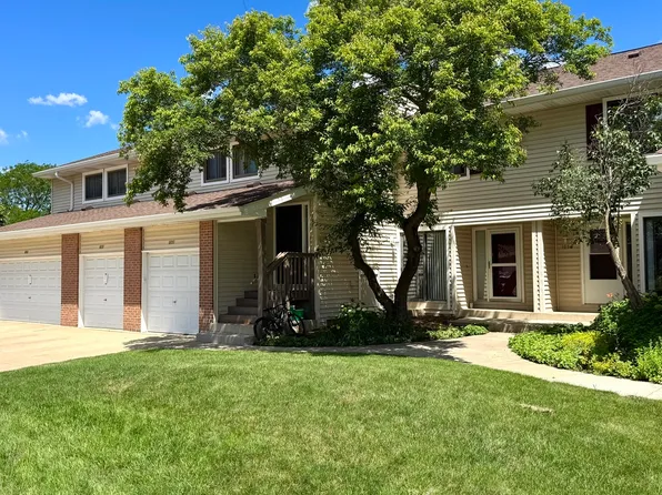 1036 Pine Tree Cir N, Buffalo Grove, IL 60089
