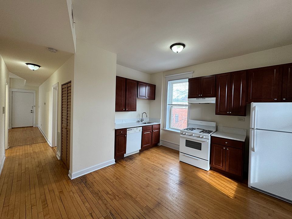 1st image of 2752 N Bosworth Ave #3