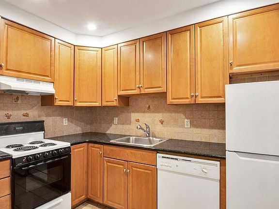 4th image of 4 E 36th St #3R
