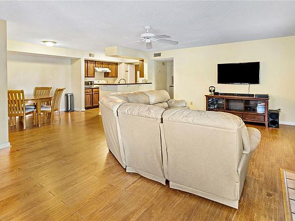 3rd image of 4200 Thornbriar Ln APT 206