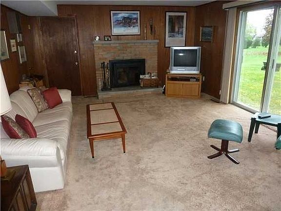 5th image of 17 Candlewood Cir