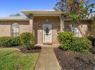 999 Coronado Ct, Gulf Breeze, FL 32563