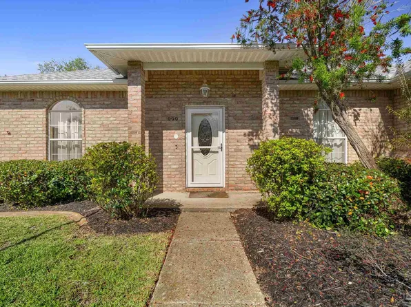 999 Coronado Ct, Gulf Breeze, FL 32563