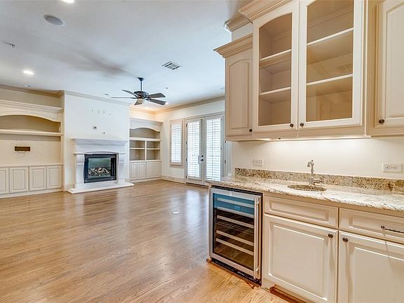 4th image of 4528 Roland Ave APT B