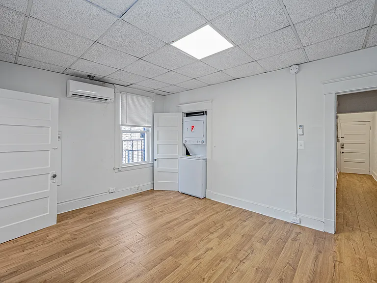 111 W 29th St #3R — Photo 3
