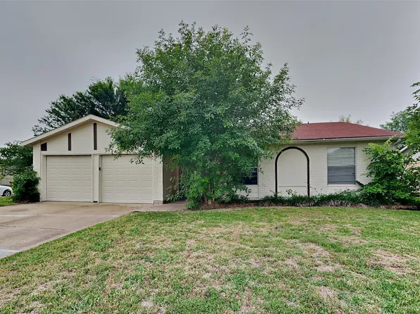 7220 Edinburg Dr, North Richland Hills, TX 76182