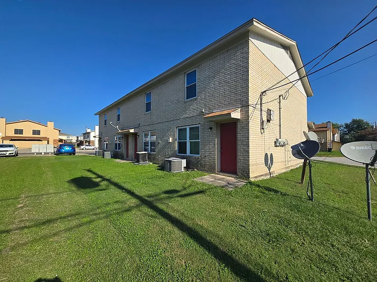 3702 Hereford Ln #D — Photo 17