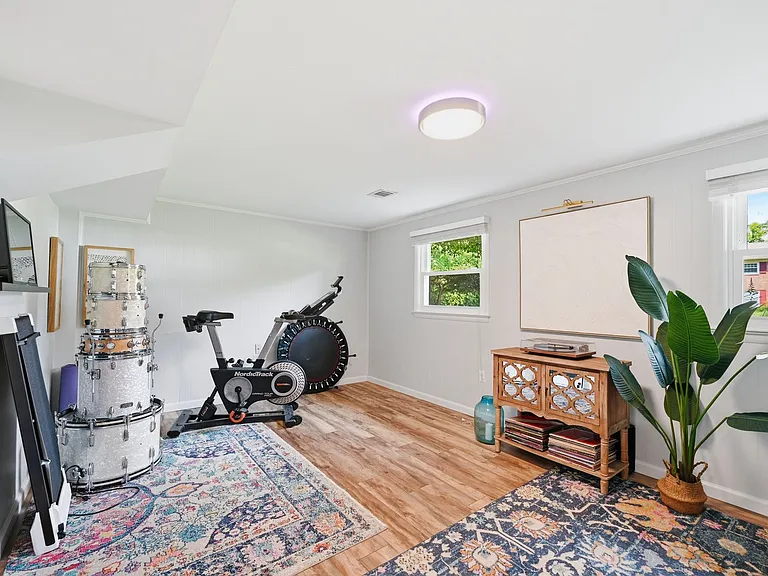 6426 Carriage Dr — Photo 33