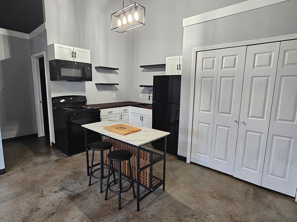 1st image of 4435 Mager Dr