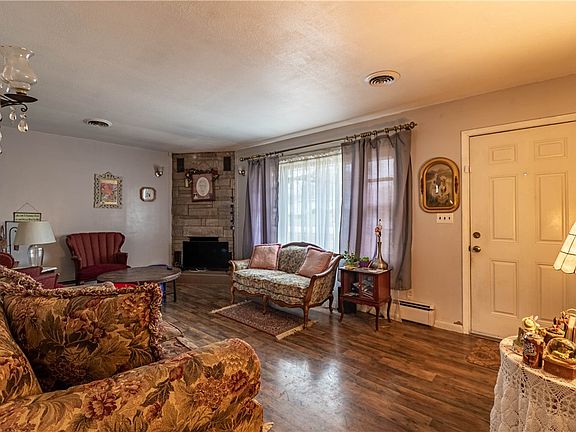 5th image of 15 Brierwood Dr