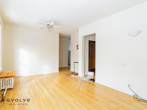 2nd image of 4225 N Paulina St #4235W1