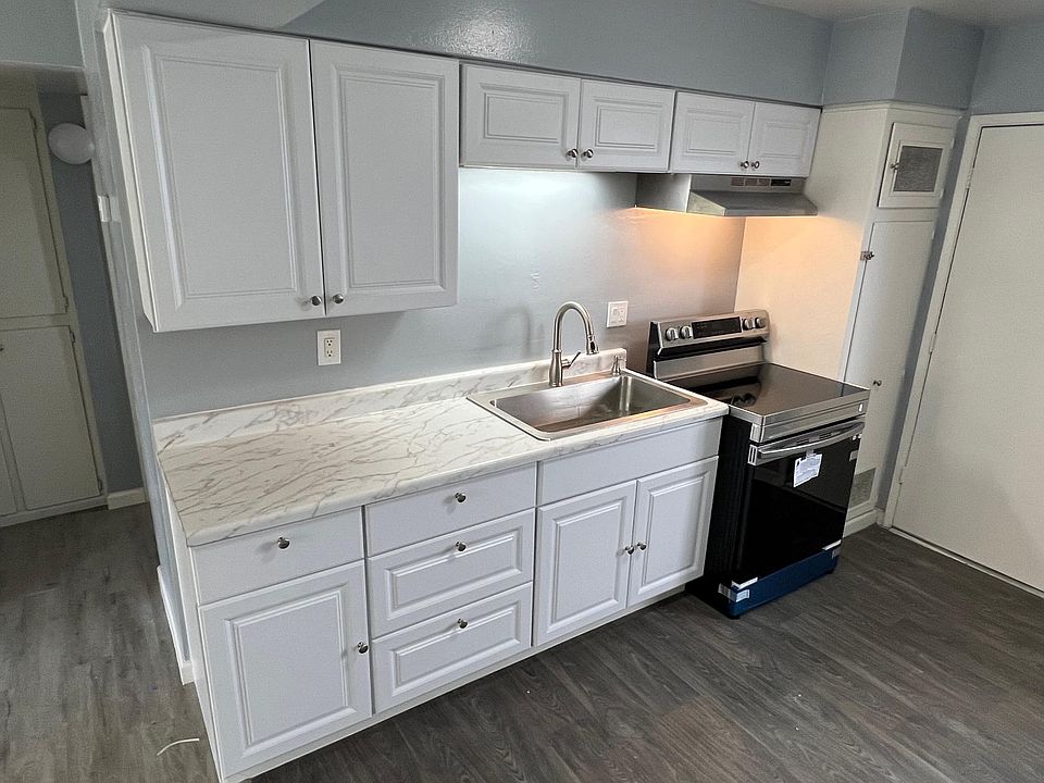 Brand new modern kitchen with new amenities