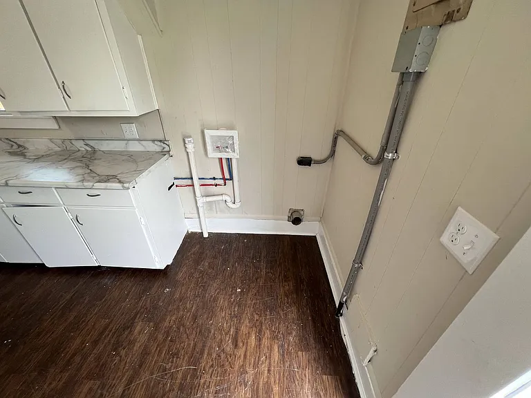 104 S Washington Ave — Photo 3