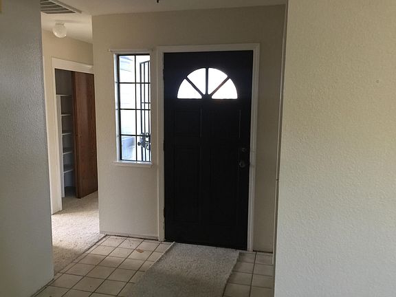 3rd image of 3478 Grant Park Dr