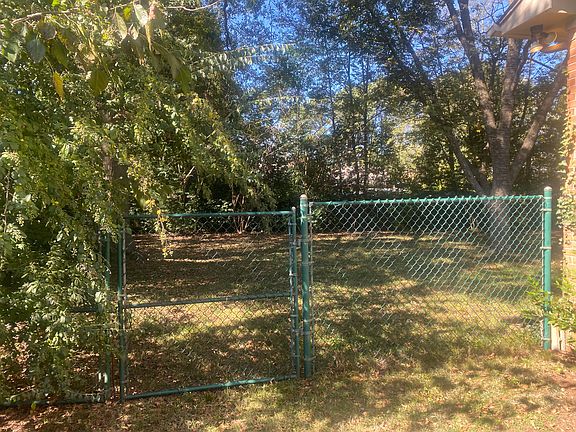 3rd image of 1702 Jeannette Cir NW