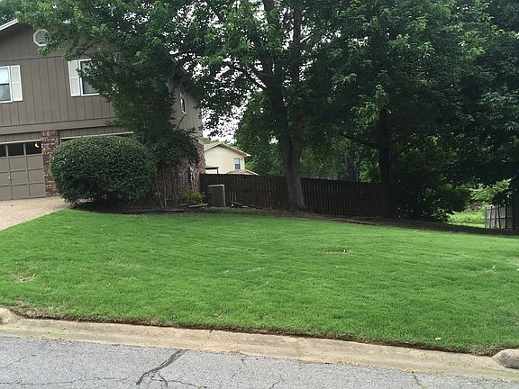 4th image of 921 Eastwood Dr