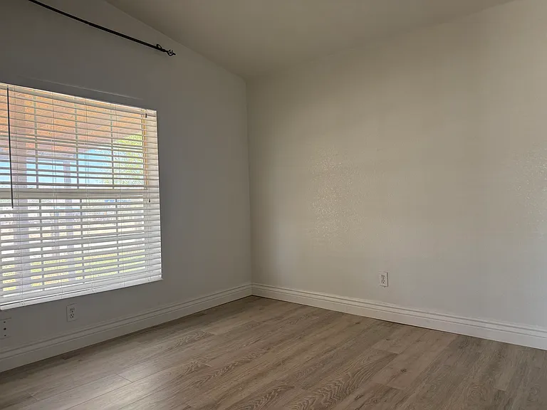 115 E 470 N — Photo 14