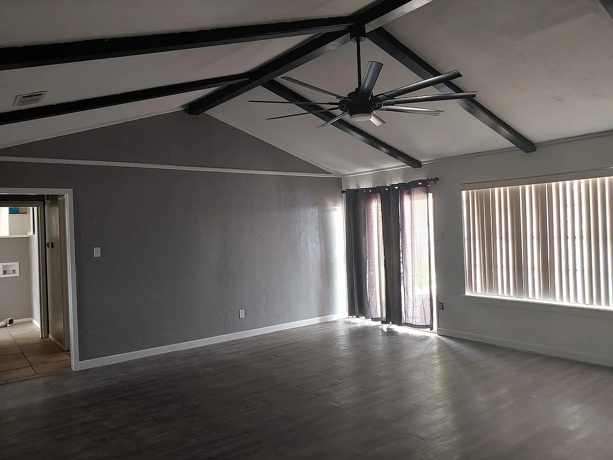 Building Photo - 305 Rayburn St