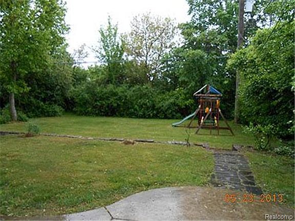 5th image of 18805 Sunnybrook Ave