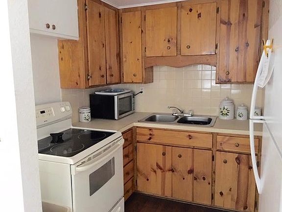 5th image of 10 Crestview Dr Unit 2