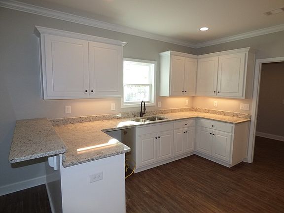 5th image of 111 Bayview Dr
