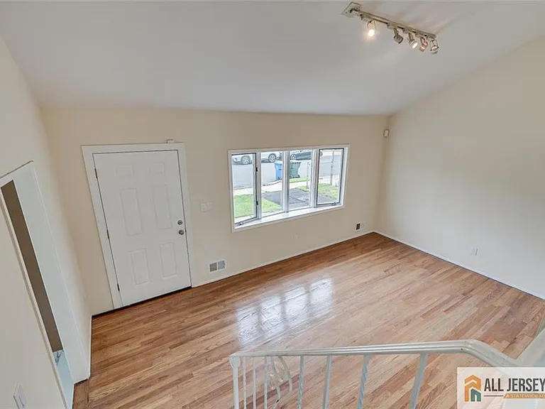 42 Hyde Ave — Photo 21