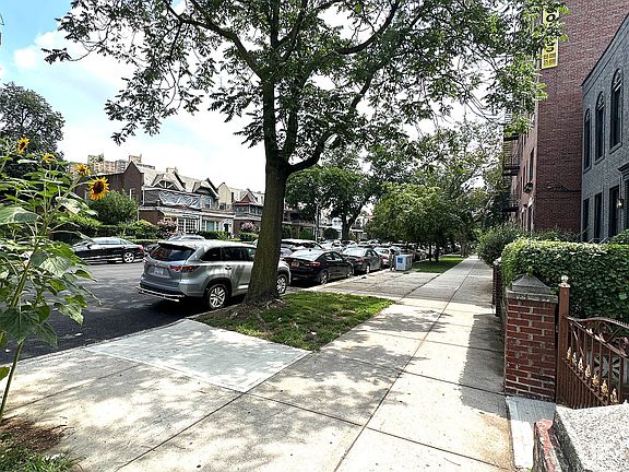 3rd image of 22 Lefferts Ave #2R