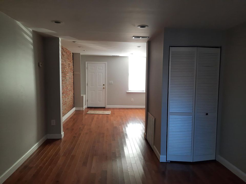 Livingroom and diningroom area