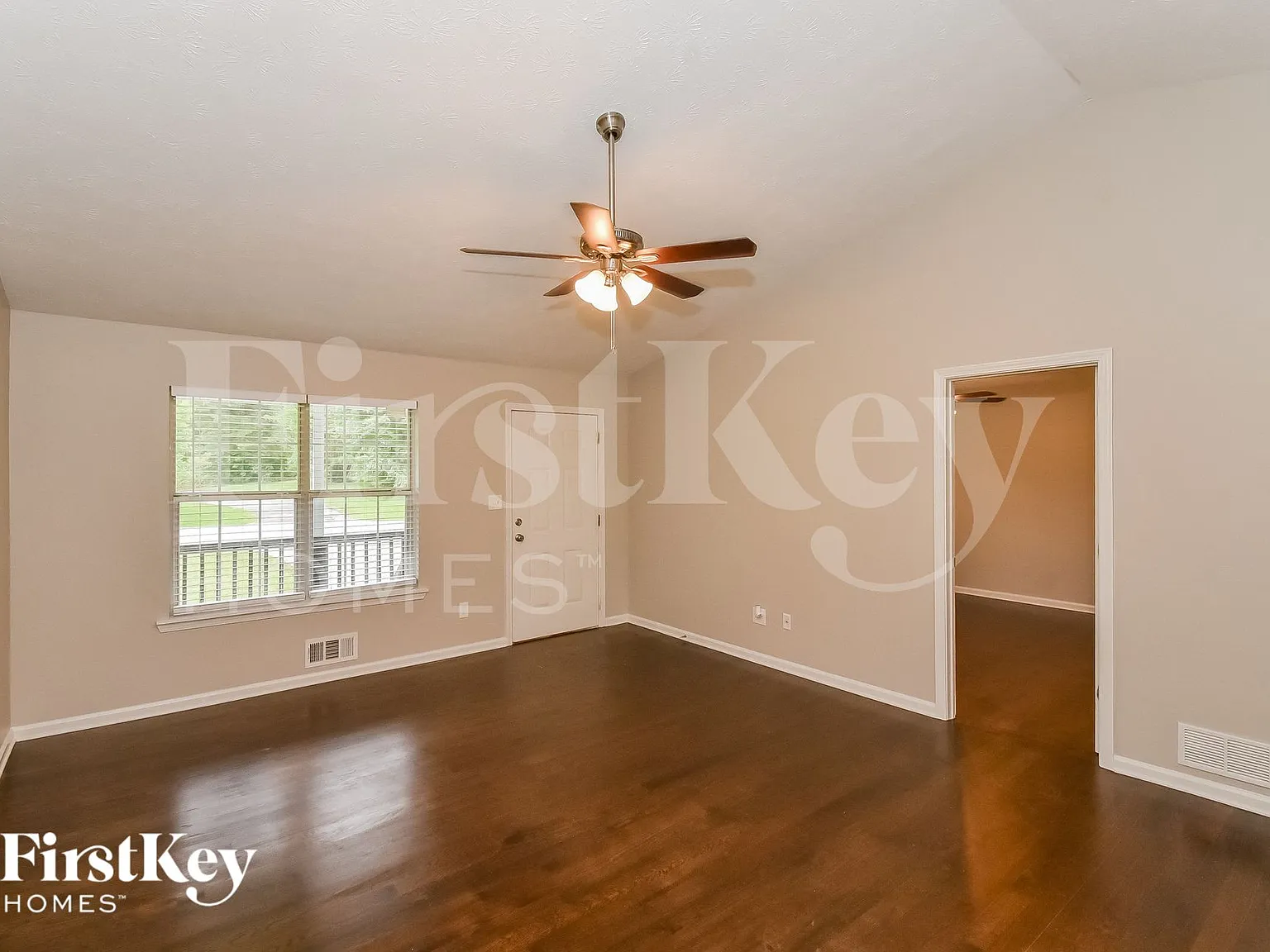 3 bed, 2.0 bath, 1144 sqft, $1,660 — Photo 3