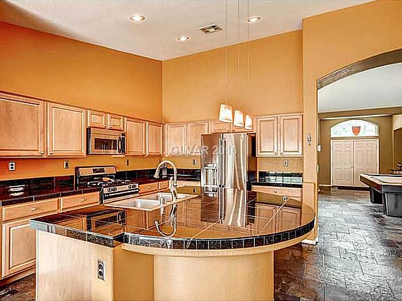 4th image of 3316 W El Campo Grande Ave