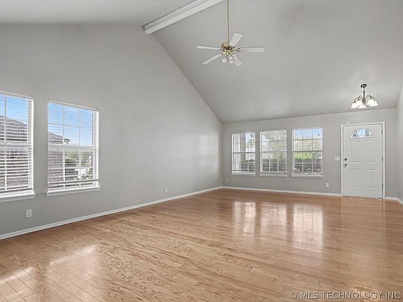 4th image of 11245 S Nandina Ave