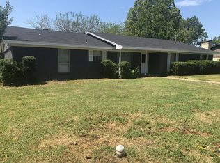 3008 Arapaho Rd, Commerce, TX 75428
