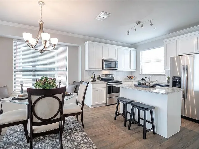 Lamar Townhomes — Photo 7