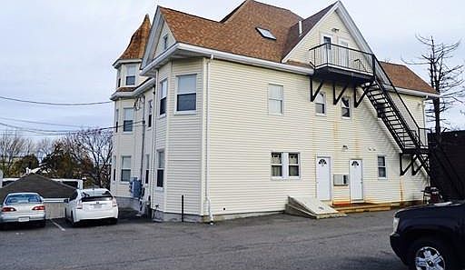 2nd image of 214 Malden St APT 2