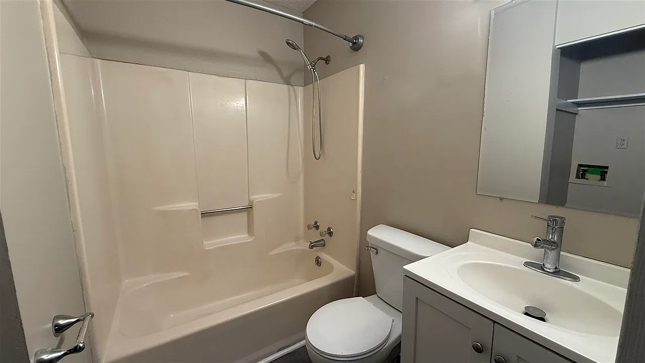 2 bed, 900 sqft, $950 — Photo 4