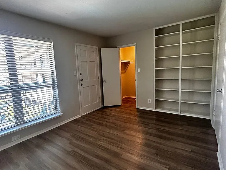 Oak Park Apartments — Photo 54