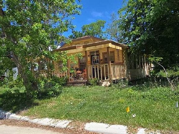 2nd image of 3135 Hamilton St