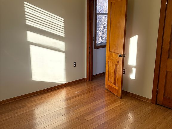 5th image of 626 Fisher St
