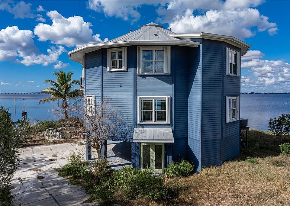 1st image of 321 Bayridge Pl